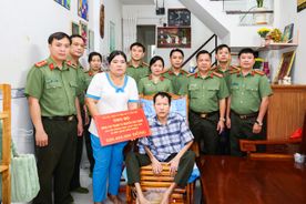 Công an thành phố Cần Thơ chung tay sẻ chia, tiếp thêm niềm tin cho cán bộ, chiến sĩ mắc bệnh hiểm nghèo