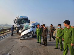 Khẩn trương điều tra, làm rõ nguyên nhân vụ tai nạn giao thông đặc biệt nghiêm trọng trên cao tốc Mai Sơn – QL45
