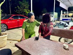 Công an xã và người dân kịp thời cứu cô gái nhảy cầu tự tử