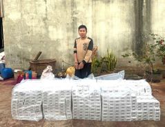 Công an phường bắt đối tượng mua bán 10.000 gói thuốc lá lậu