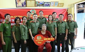 Công an tỉnh An Giang bàn giao công trình “Ngôi nhà 19/8” và sinh hoạt chính trị tại Cà Mau