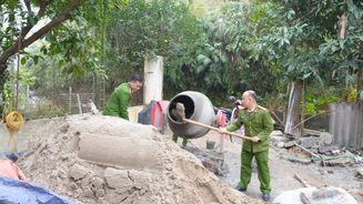 Công an tỉnh Lào Cai xây dựng nhà nghĩa tình tặng gia đình thờ cúng liệt sĩ Công an nhân dân