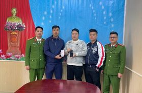 Phú Thọ: Kịp thời hỗ trợ người nước ngoài nhận lại 400 triệu đồng chuyển khoản nhầm