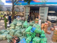 Công an tỉnh Quảng Ninh kịp thời ngăn chặn, bắt giữ số lượng lớn thực phẩm không rõ nguồn gốc, xuất xứ