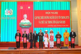 Lâm Đồng: Gặp mặt, biểu dương chức sắc tôn giáo và người có uy tín trong đồng bào dân tộc thiểu số