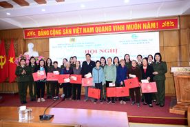 Hải Phòng: Hội Phụ nữ Khối An ninh nhân dân trao quà Tết tặng phụ nữ, trẻ em có hoàn cảnh khó khăn