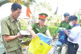 Tổ chức "Phiên chợ 0 đồng  - chia sẻ yêu thương" sống tốt đời, đẹp đạo