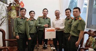 Công an TP Đà Nẵng thăm gặp, chúc mừng các đồng chí nguyên lãnh đạo qua các thời kỳ