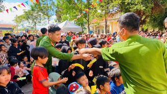 Xuân ấm áp, tết yêu thương