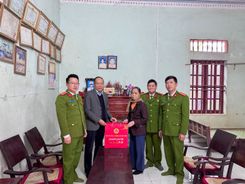 Hội Cựu Công an nhân dân Việt Nam thăm hỏi, động viên gia đình cựu cán bộ Công an