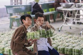 Những chiếc bánh chưng “không lời” và mùa xuân ấm áp giữa lòng Đà Lạt