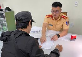 Xử lý 02 tài xế điều khiển xe ô tô vượt ẩu qua phản ánh của người dân