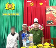 Công an xã giải cứu cô gái bị lừa sang Camphuchia về Việt Nam an toàn