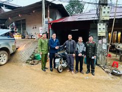 Công an xã Thiện Hòa, tỉnh Lạng Sơn kịp thời hỗ trợ nam thanh niên đi lạc, giúp gia đình đoàn tụ và tìm lại tài sản