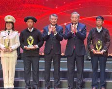 Bí thư chi bộ gương mẫu, trách nhiệm, tận tụy với công việc