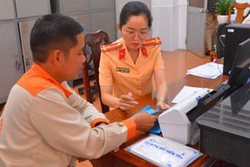 Cấp, đổi giấy phép lái xe trong ngày - minh chứng “Gần dân nhất” của lực lượng Cảnh sát giao thông Cà Mau