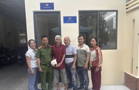 TP. Hồ Chí Minh: Công an phường Đông Hưng Thuận tận tình giúp cụ ông đi lạc đoàn tụ với gia đình