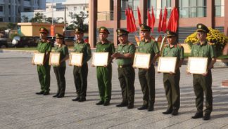 Bí thư đoàn năng nổ tham gia xây dựng nhà cho Nhân dân được Bộ trưởng Bộ Công an tặng Bằng khen.