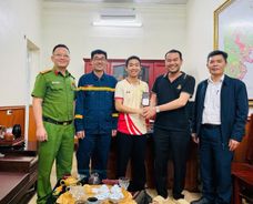 Thanh Hoá: Cán bộ Cảnh sát PCCC và CNCH trả lại 500 triệu đồng người dân chuyển nhầm