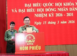 Công an tỉnh Ninh Bình hoàn thành sớm việc bỏ phiếu bầu cử trong không khí dân chủ, phấn khởi