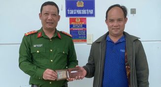 Nhiều lá thư cảm ơn của người dân gửi đến cán bộ, chiến sĩ Công an tỉnh Quảng Ninh