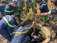 Cứu nạn an toàn cháu bé bị rơi xuống giếng sâu