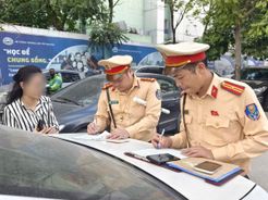 Cảnh sát giao thông Hà Nội siết chặt quản lý vận chuyển, tăng cường xử lý học sinh vi phạm