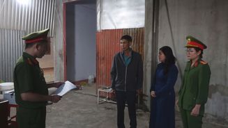 Khánh Hòa: Khởi tố 02 bị can sản xuất và bán hàng giả