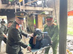 Tuyên Quang: Công an cơ sở khẩn trương hỗ trợ nhân dân khắc phục hậu quả thiên tai, mưa đá