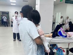 Cảnh sát giao thông Hà Nội mở đường, kịp thời đưa cháu bé 6 tuổi đi cấp cứu trong giờ cao điểm