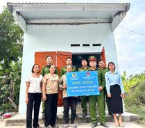 Hải Phòng: Công an xã tổ chức hoạt động chung tay sửa chữa nhà cho gia đình có hoàn cảnh khó khăn