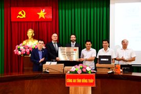 Văn phòng liên lạc qua biên giới (BLO) tỉnh Đồng Tháp tiếp nhận thiết bị hỗ trợ phòng, chống ma túy