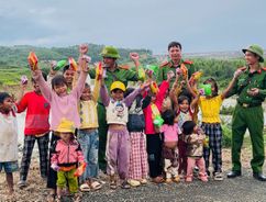 Lan tỏa yêu thương từ “Gian hàng hạnh phúc”