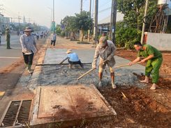 Công an xã thi đua “Ba nhất” bằng những việc làm thiết thực vì học sinh