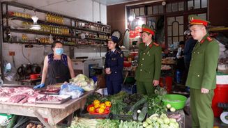 Công an Lạng Sơn quyết liệt đấu tranh, siết chặt quản lý an toàn thực phẩm, bảo vệ sức khỏe Nhân dân