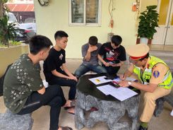 Hưng Yên: Xử lý nhóm thanh thiếu niên “bốc đầu”, livestream TikTok gây mất an toàn giao thông