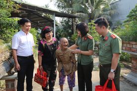 Điểm tựa của Mẹ Việt Nam Anh hùng