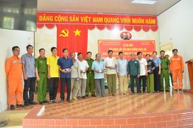 Ra mắt mô hình “Lắp đặt cầu dao chống cháy nổ cho các hộ dân”