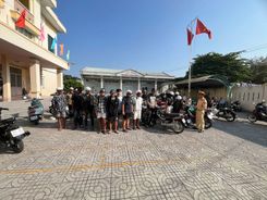 Vĩnh Long: Xử phạt 30 trường hợp tụ tập chạy xe, ném bột gây mất trật tự, an toàn giao thông
