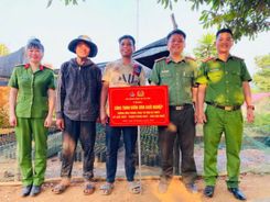 Trao tặng "cần câu" sinh kế giúp người nghèo vươn lên trong cuộc sống 