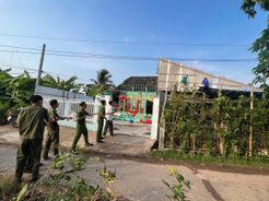 Công an xã phát huy tinh thần “Ba nhất”, nhanh chóng hỗ trợ Nhân dân khắc phục hậu quả sau giông lốc