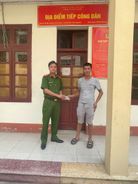 Công an xã Na Sầm, tỉnh Lạng Sơn nhanh chóng tìm lại, trao trả tài sản đánh rơi cho người dân