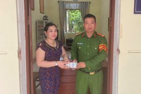 Hải Phòng: Công an phường hỗ trợ công dân nhận lại 50 triệu tiền chuyển nhầm tài khoản ngân hàng