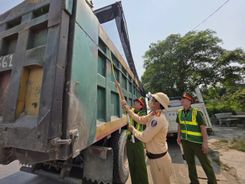 Hà Tĩnh: Ngăn chặn từ gốc tình trạng xe quá khổ, quá tải