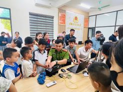 Tiếp nhận hồ sơ căn cước ngày nghỉ lễ, đáp ứng nhu cầu chính đáng của người dân