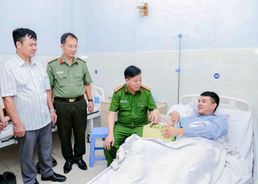 Hải Phòng: Thăm hỏi cán bộ chiến sĩ Công an bị thương khi đang làm nhiệm vụ