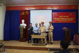Điện Biên: Nâng cao ý thức chấp hành pháp luật về trật tự an toàn giao thông cho lái xe vận tải