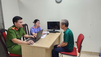 Công an Hà Nội bắt giữ "Thần y rởm" Nguyễn Tiến Nam