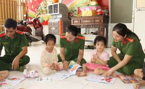 Trao yêu thương đến trẻ em tại mái ấm Vĩnh Khánh, tỉnh Vĩnh Long