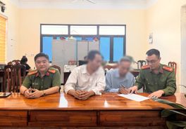 Công an phường Minh Xuân, tỉnh Tuyên Quang giúp đỡ người đàn ông mắc bệnh tâm thần về với gia đình an toàn